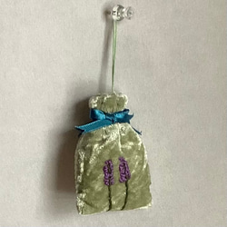 ベルベットの匂い袋　(ラベンダー) 刺繍入り 3枚目の画像
