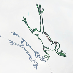 大騒ぎカエル モビール 鳥獣戯画 バンザイ サンキャッチャー ダンス 和風 シンプル インテリア 蛙 かえる ばんざい 7枚目の画像