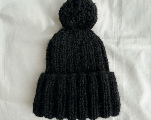極太アルパカウールの 大きなポンポンニット帽 ブラック ニット帽