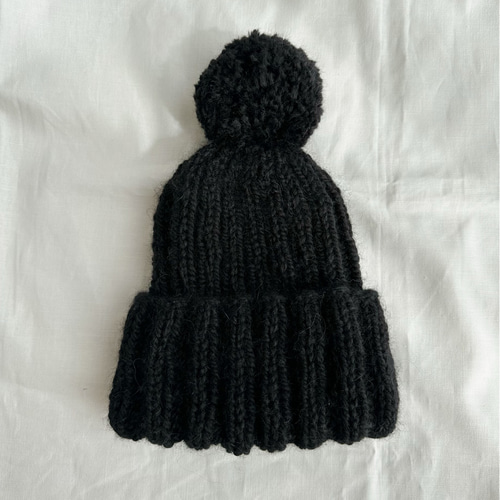極太アルパカウールの 大きなポンポンニット帽 ブラック ニット帽