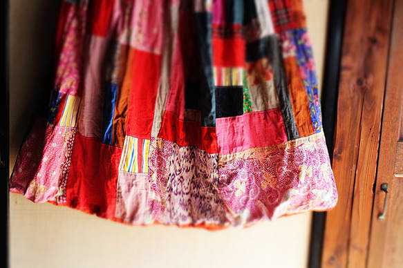 SAYOCAFEハンドメイド、大人かわいいAMARIパッチワークバルーンスカート 3枚目の画像