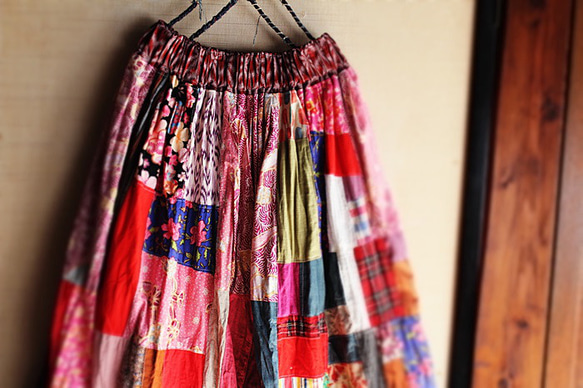 SAYOCAFEハンドメイド、大人かわいいAMARIパッチワークバルーンスカート 2枚目の画像