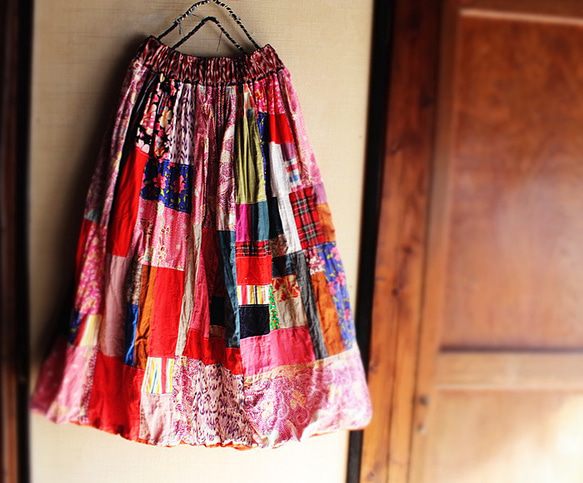 SAYOCAFEハンドメイド、大人かわいいAMARIパッチワークバルーンスカート 1枚目の画像