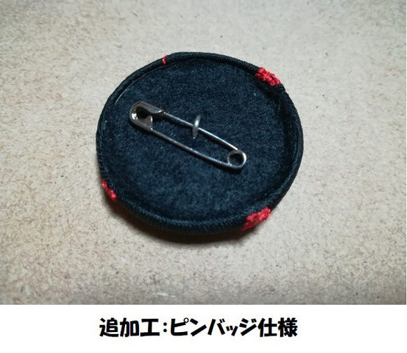 アクセサリー/ミモザの花リース刺繍入りくるみボタン38mm黒/ヘアゴム・ピンバッジ・キーバッグリング アカシア 4枚目の画像