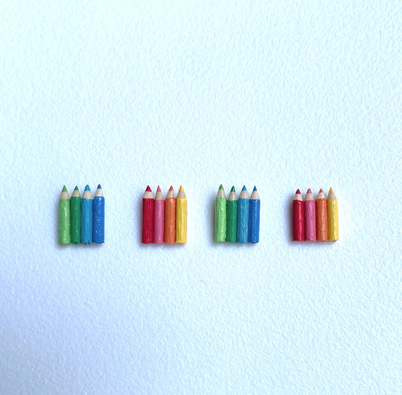 【人気商品】8色のミニチュア色鉛筆の虹色ピアス　イヤリング　両耳用 6枚目の画像