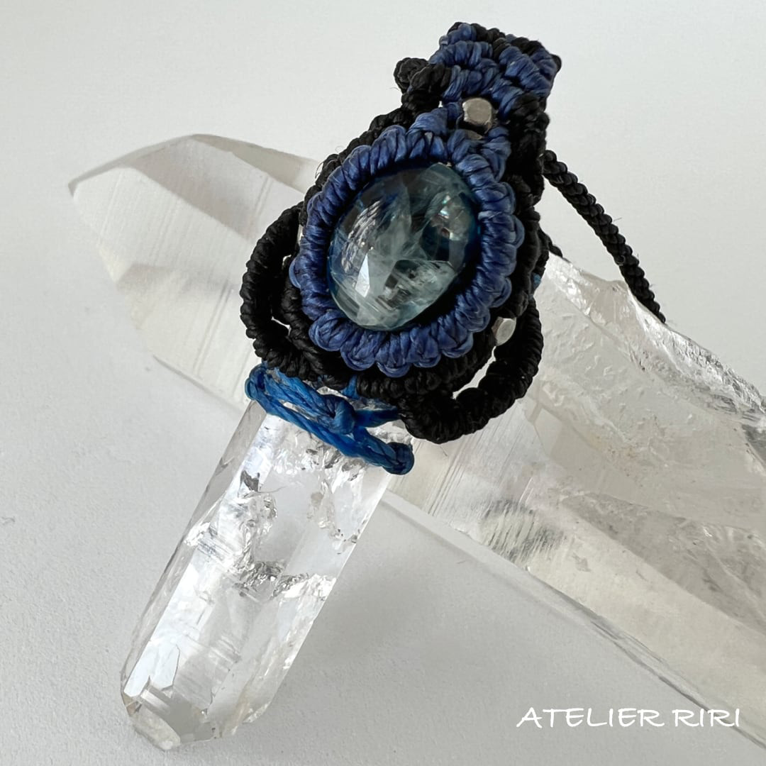 解放と魂の繋がり ［クリスタル × カイヤナイト］ マクラメネックレス