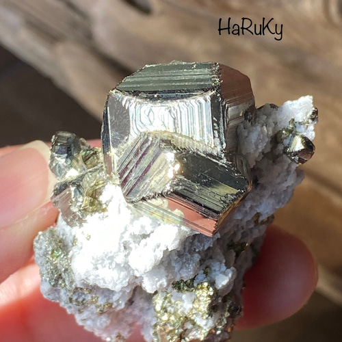 大粒パイライトとクラスターwithクリスタルマトリクス♢パイライト原石