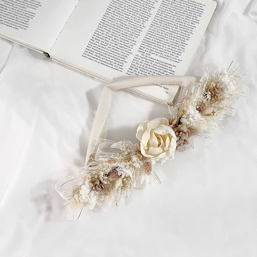 ドライフラワーとチュールリボンの横スワッグ ピンクベージュ×ホワイト