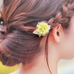 ペールグリーンの小花のヘアゴム　ヘアアクセサリー 2枚目の画像