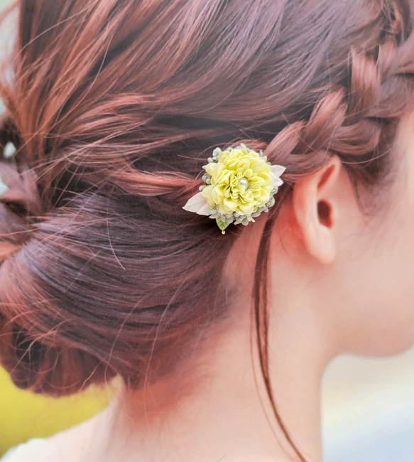 ペールグリーンの小花のヘアゴム　ヘアアクセサリー 2枚目の画像