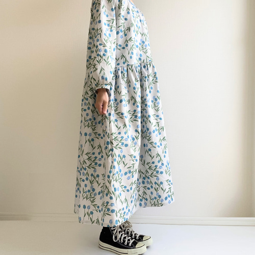 青いチューリップの花柄＊コットンリネンのゆったり長袖