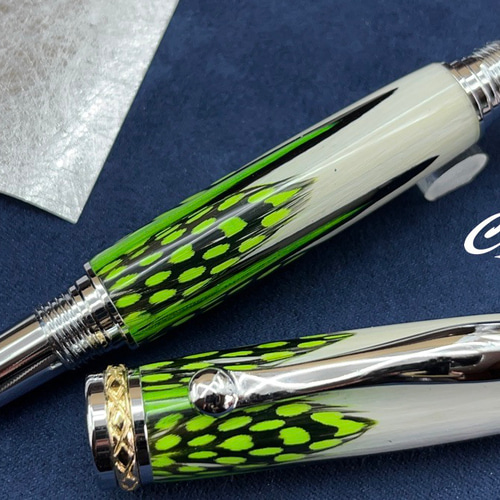 本物の鳥の羽を入れたペン ペン・筆記用具 chriselle 通販 15458167