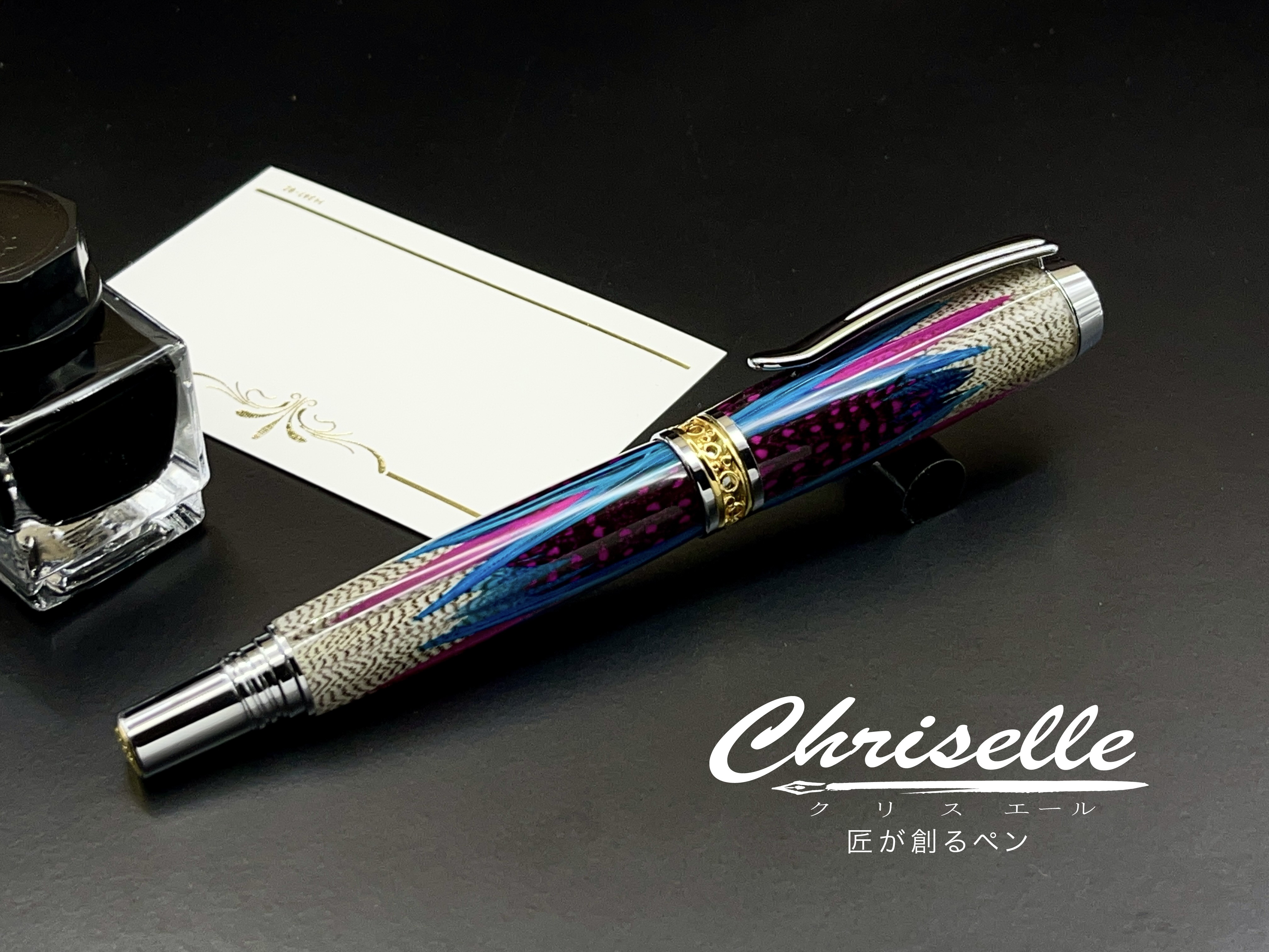 本物の鳥の羽を入れた、万年筆とボールペンのセット！