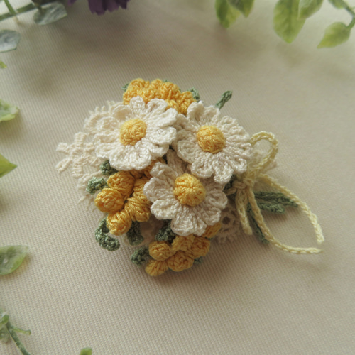 レース編み ミモザとカモミールのブローチ *コサージュ* ブローチ 花
