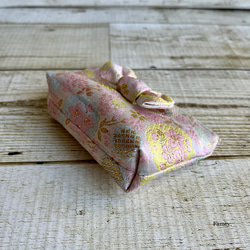 大人かわいい桜リボンの小さめポーチ　金襴　桜　パステルカラー　春　手のひらサイズ　小物入れ 5枚目の画像