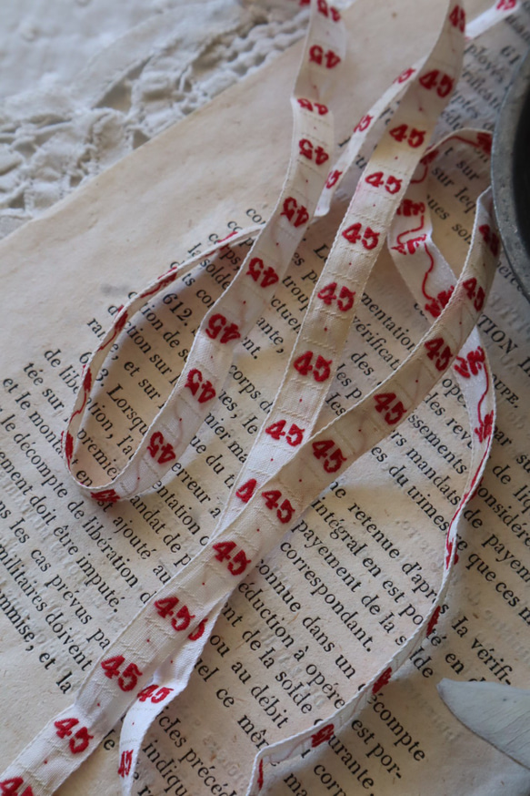 フランス 1m アンティークナンバーテープ 赤刺繍 D111 1枚目の画像
