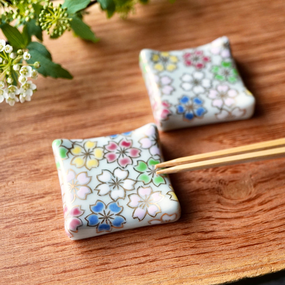 【再販】金彩桜箸置き(正方形)  4.2cm×4.2cm 1枚目の画像