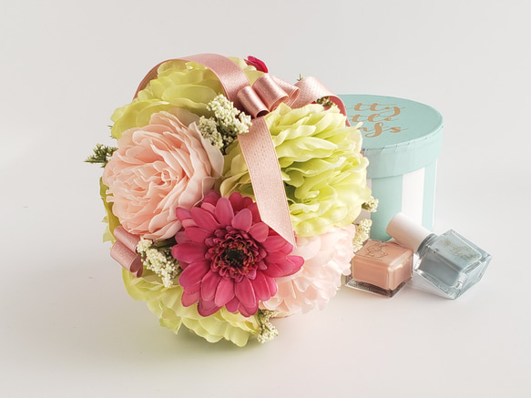 グリーン×ピンク♡フレッシュカラーのボールブーケ　結婚式　可愛いビタミンカラー　バラ・ガーベラ〈2212003S 〉 10枚目の画像