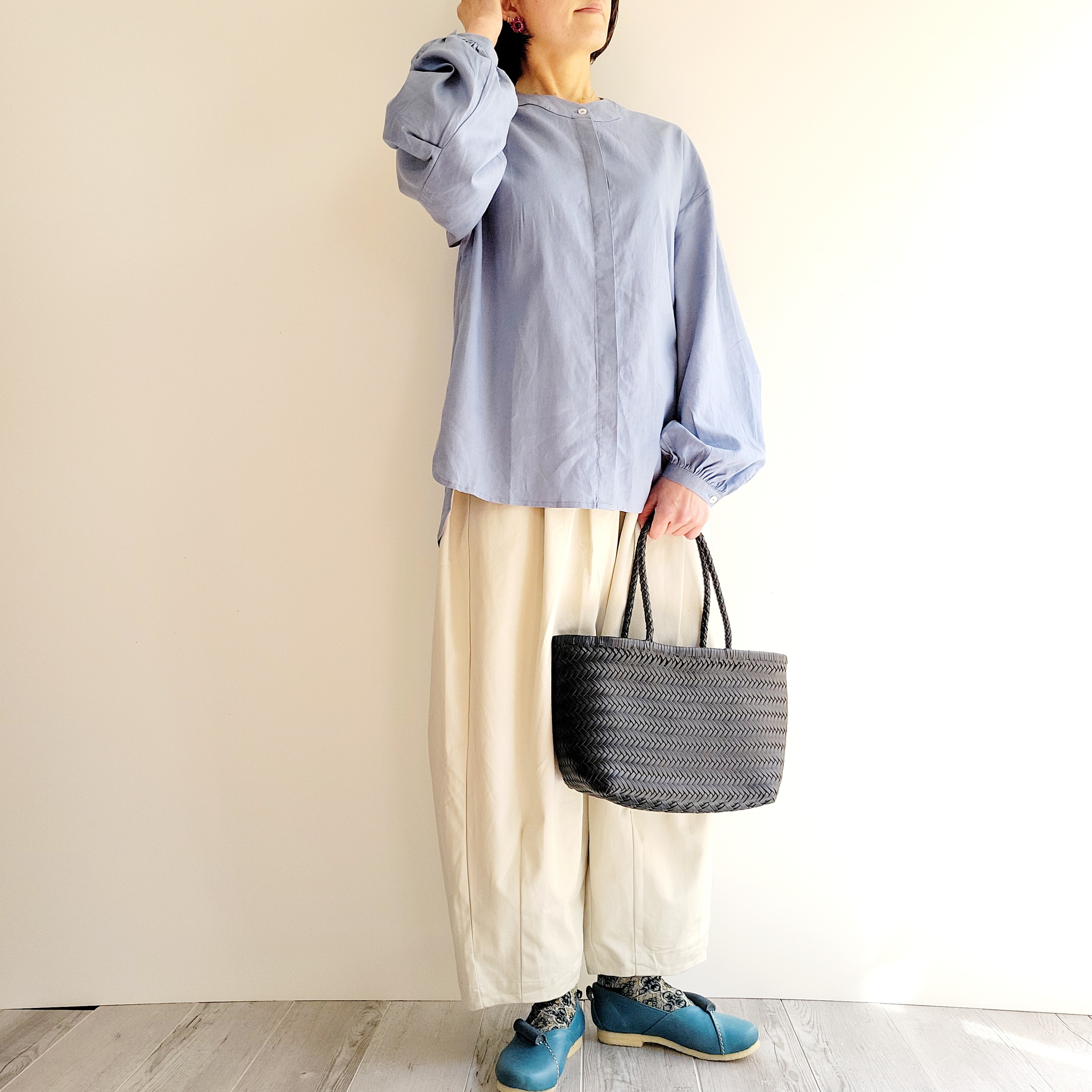 【即納】上品なリネンレーヨンのバルーン袖シャツ シンプルカジュアルオフィスにも