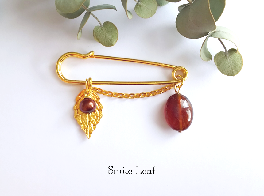 ヘソナイトガーネットと淡水パールのアンティーク風ブローチ