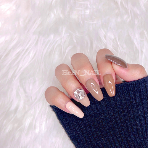 チップ種類、カラー変更可能》ブラウン指グラデーションVカット