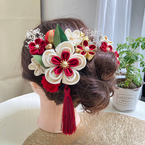 成人式髪飾り つまみ細工 アイボリー白 赤 華やか かわいい 真紅