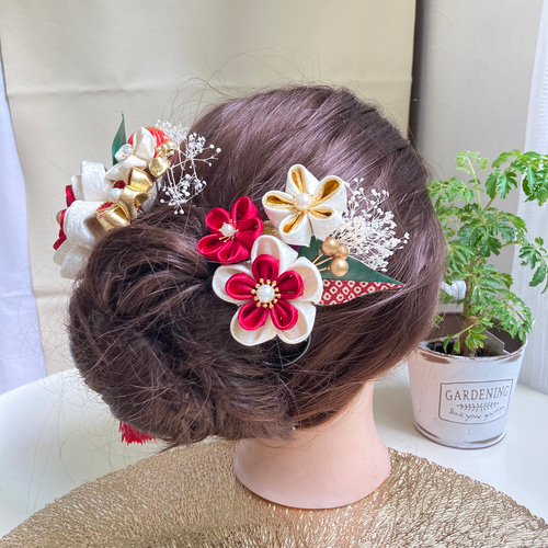 成人式髪飾り つまみ細工 アイボリー白 赤 華やか かわいい 真紅 