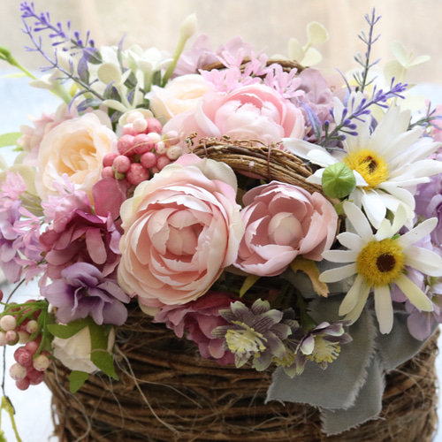 ピンクの花カゴアレンジ（再販） アートフラワー 花のアトリエ  