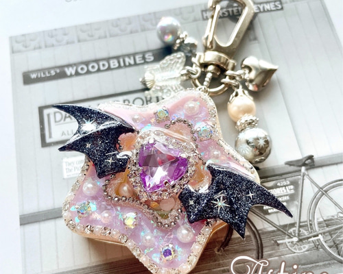 悪魔ロボのキーホルダー　　　　　　　　　　　　【レジン　ハンドメイド】 No.304Newロボのキーホルダー 【レジン ハンドメイド】 - メルカリ