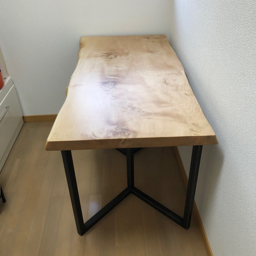 大人気！栃の一枚板テーブル！アイアン脚付き！ ダイニングテーブル