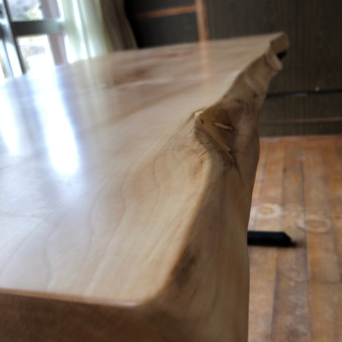 大人気！栃の一枚板テーブル！アイアン脚付き！ ダイニングテーブル