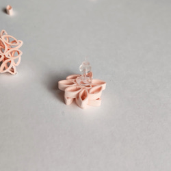 軽い紙製・桜ピアス(イヤリング)　大人ピンク　春のシンプルアクセサリー　金属アレルギー対応可 5枚目の画像