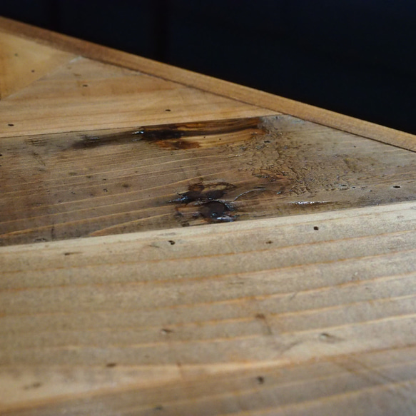 【在庫限り】無垢古材のヘリンボーンダイニングテーブル 3枚目の画像