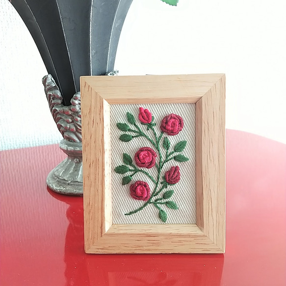 薔薇 刺繍フレーム 刺繍アート ハンドメイド作品 約41㎝×41㎝ ミニ刺繍フレーム ツル薔薇 レッド その他インテリア雑貨 ショップ