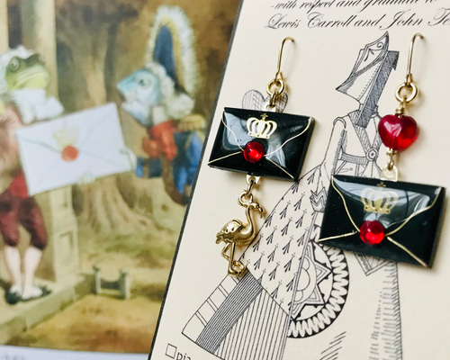 07 ハンドメイドピアス　手染めビーズ　アリス 07 ハンドメイドピアス 手染めビーズ アリス 07 ハンドメイドピアス 手