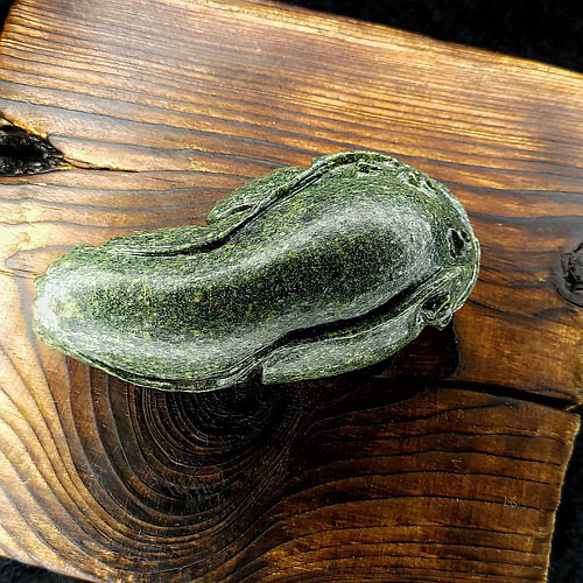 【茶寵 客製石彫】鯰魚｜年年有餘 綠泥石雕塑茶寵 第6張的照片