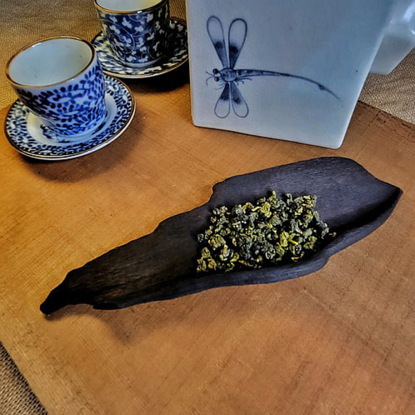 【茶器 客製】 細工茶承 茶則  茶荷 深色海漂木巧雕 第1張的照片