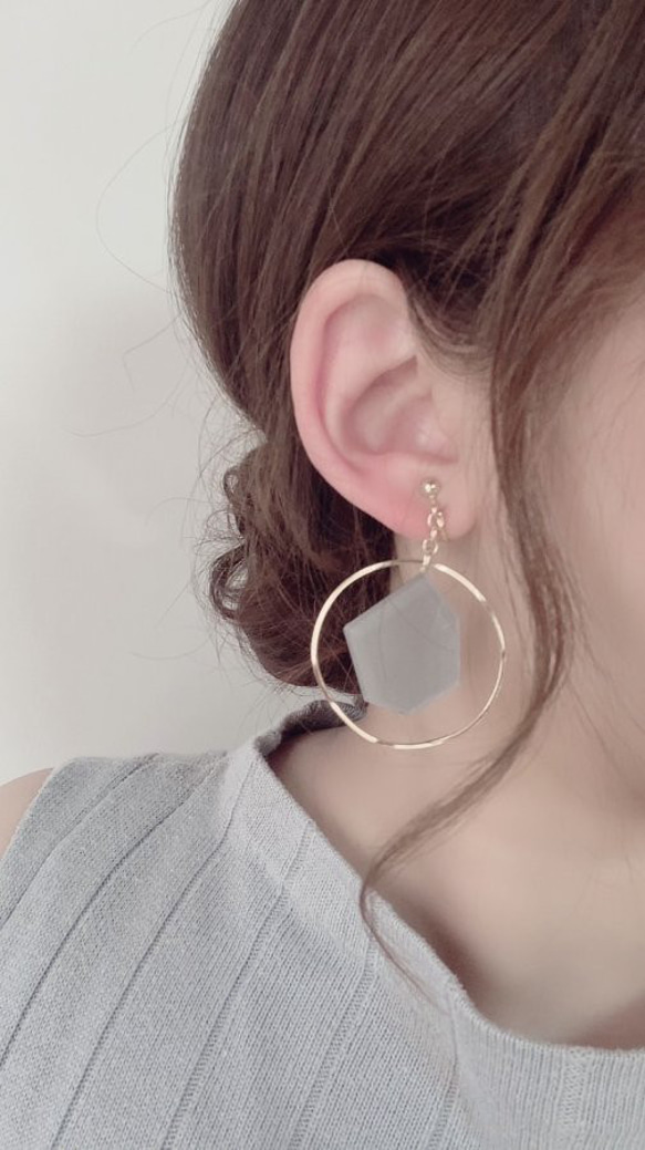 Color KAKERA big hoop pierce/earring(Beige×Pearl White) [cc] 2枚目の画像