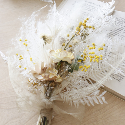 1点もの》ミモザ＆かすみ草のホワイトスワッグ ドライフラワー