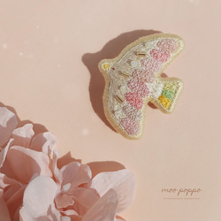 春色の鳥ブローチ 1枚目の画像