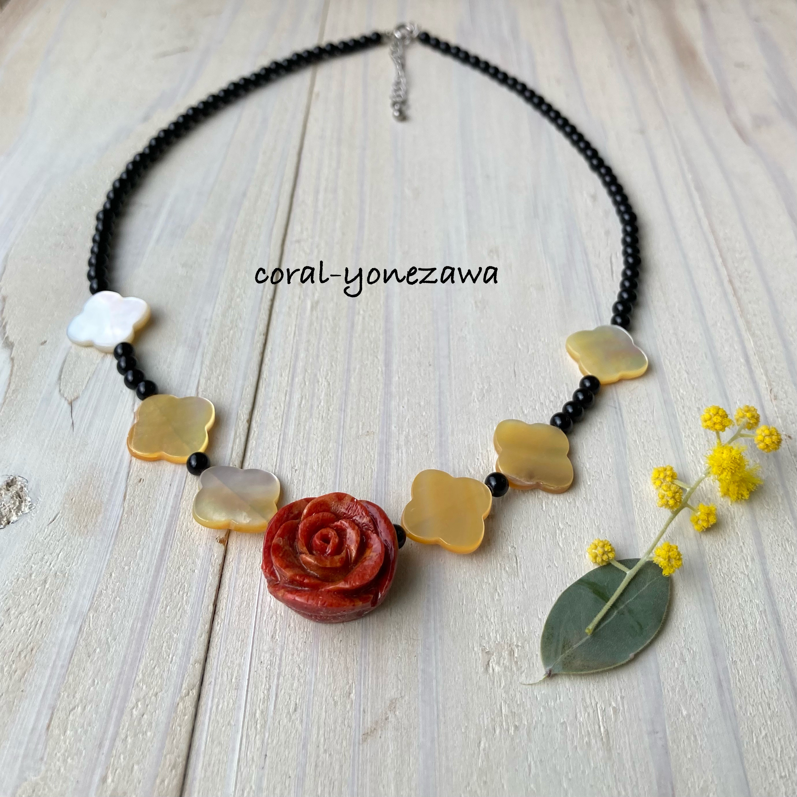 オニキス.イソバナサンゴ.イエローシェルネックレス