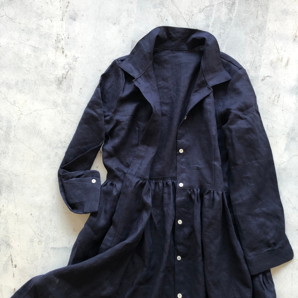 リネンロングギャザーシャツ＊french linen100% dark blue 2枚目の画像