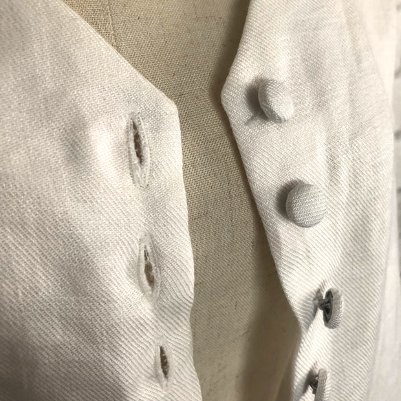 柔らか綾織フレンチリネン100%使用/ゆったりくるみボタンブラウス…(オフホワイト) 7枚目の画像