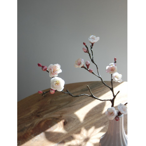 変な形の枝　梅の枝　 インテリア　ハンドメイド素材 楽天市場】【造花 梅】梅の枝（梅造花・アートフラワー） : フラワー