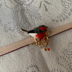 小鳥と 赤い実の帯留め 7枚目の画像