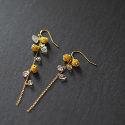 《春季限定》♦︎ 梭織含羞草和天然石「春風」耳環或耳環、項鍊套裝 第3張的照片