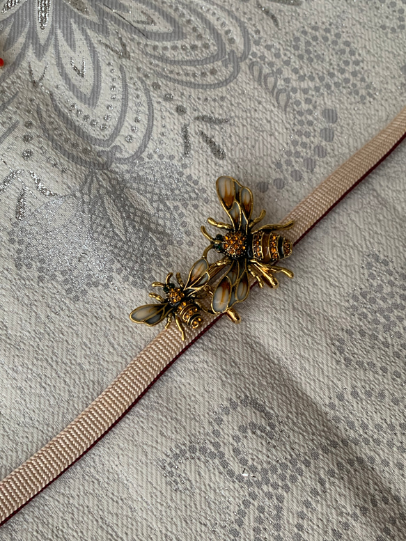 蜜蜂 ミツバチ みつばち 帯留め 2枚目の画像