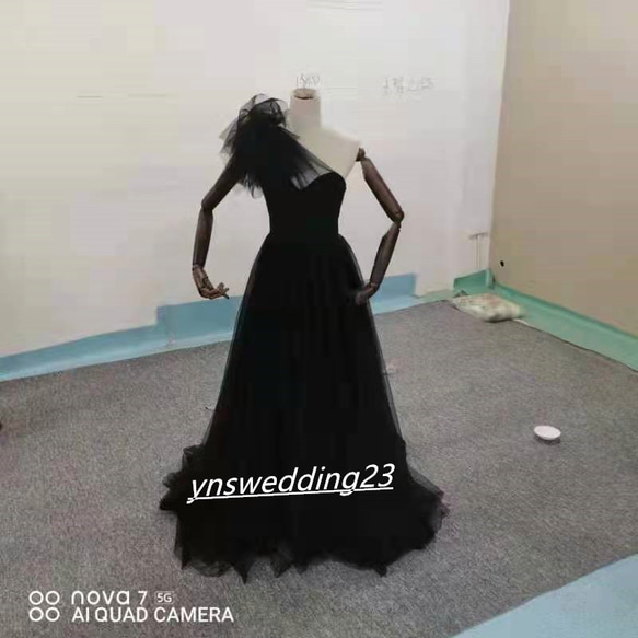 黒いドレス ソフトチュール ベアトップ スリット トレーン 美品！ イブニングドレス 1枚目の画像