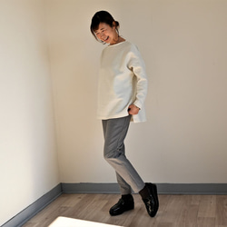 サクサク穿けるスーパーストレッチ素材のスティックパンツ：ライトグレー 8枚目の画像