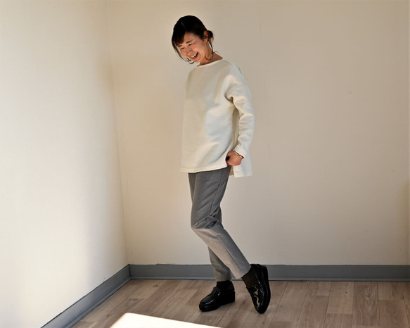 サクサク穿けるスーパーストレッチ素材のスティックパンツ：ライトグレー 8枚目の画像
